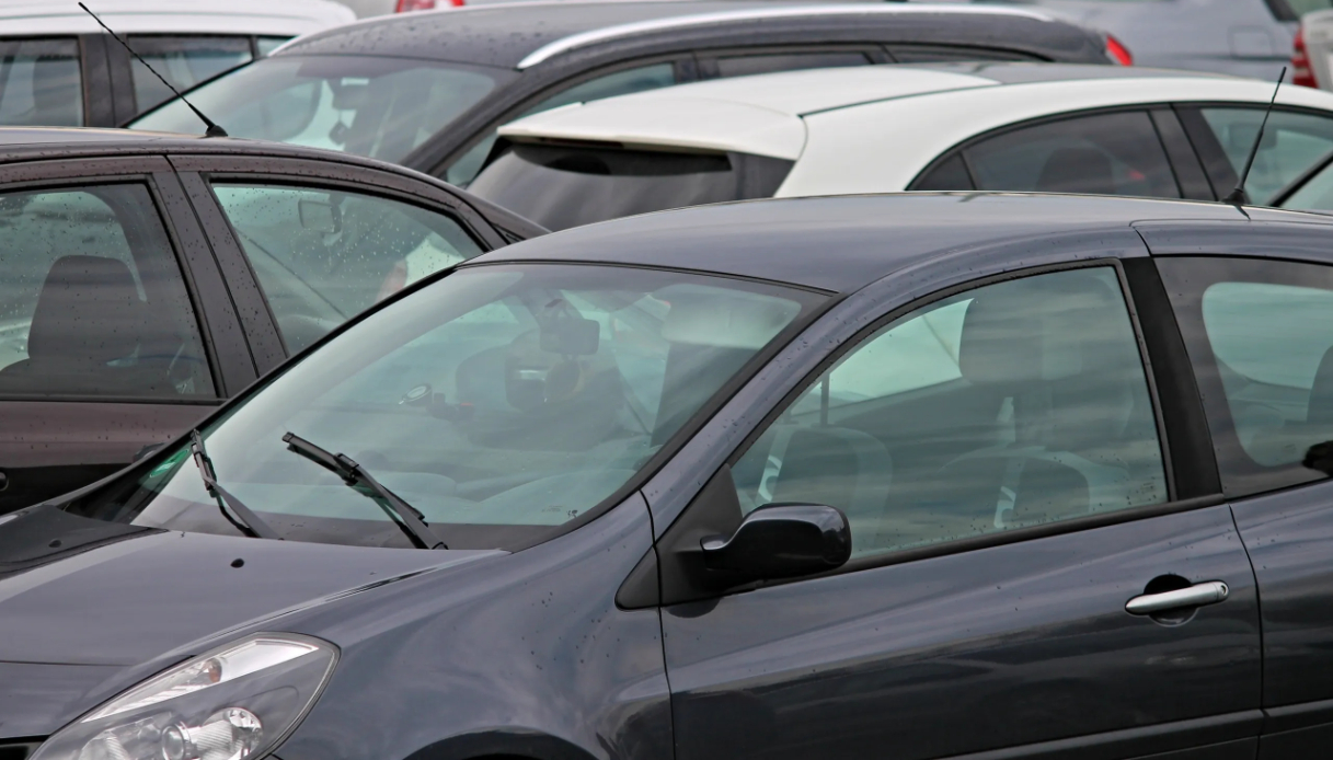 L'app che fa diventare vigile urbano e ti fa guadagnare: puoi guadagnare fino a 4 € per ogni auto segnalata