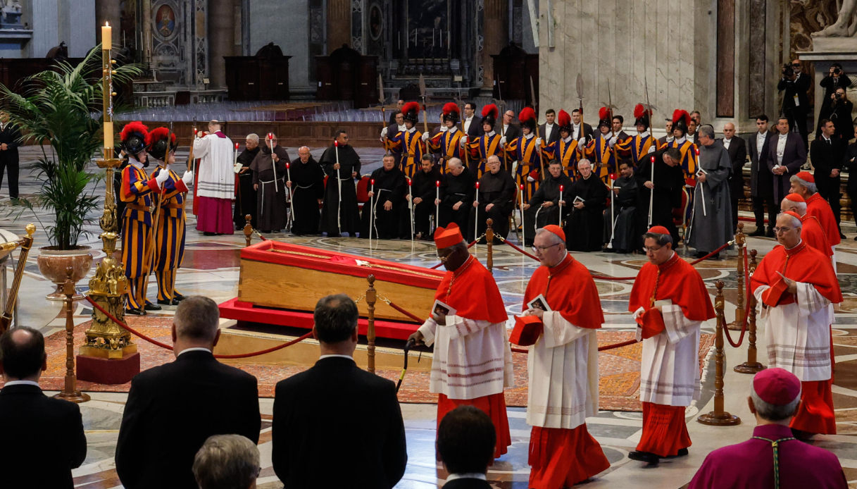 Papa Francesco funerali, gli assenti alla cerimonia funebre del 26 Aprile: nomi illustri