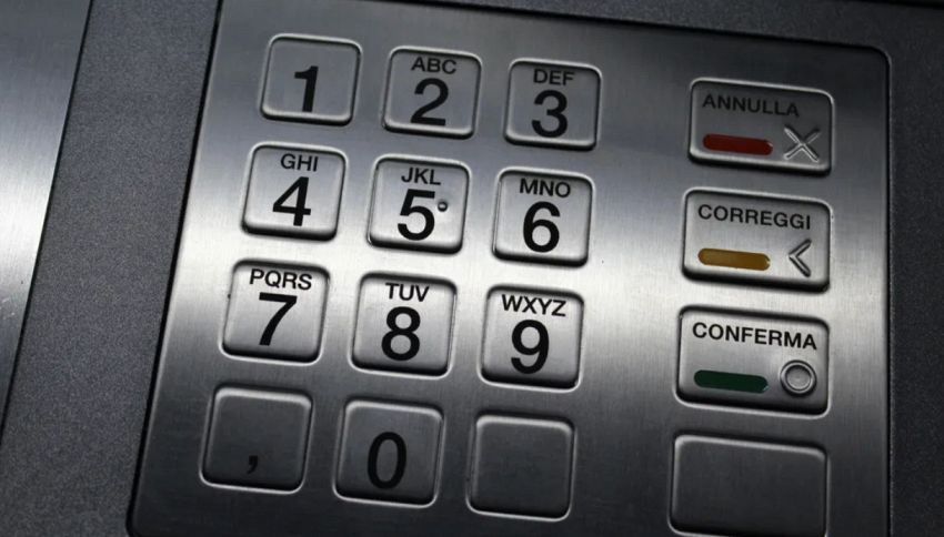 Bancomat, perché dovresti premere sempre questo tasto dopo aver prelevato