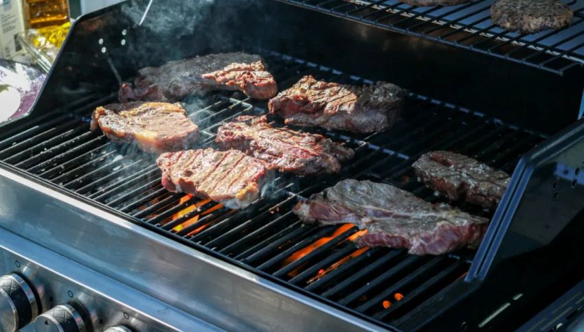 La bistecca cuocerà meglio se la prepari con il metodo "Einstein": come funziona