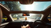 L'auto &egrave; rovente? Il trucco del ventaglio funziona davvero: ecco come fare in 5 secondi