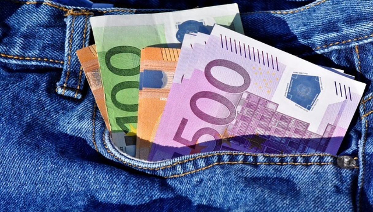 Come guadagnare 200 euro al mese senza investire nemmeno 1 euro nel 2026