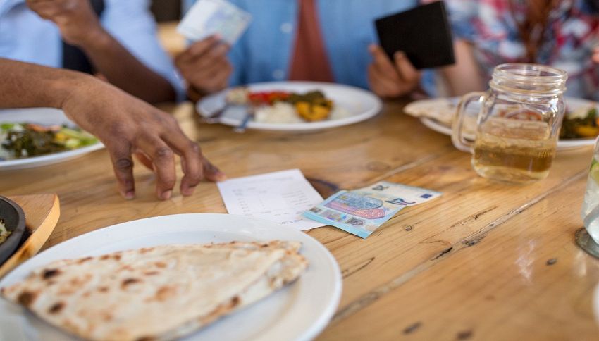 Uscire a cena nel 2002 costava meno di una pizza oggi: lo scontrino che fa rimpiangere il passato