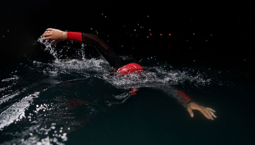 Come a Wimbledon col reggiseno, anche nel nuoto c’è un indumento proibito (e il motivo è legato ai record)