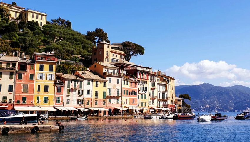 Dall'elemosina alla focaccia fino al costume: i divieti nella città italiana