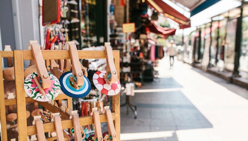 La trappola dei souvenir: l'errore che molti fanno in vacanza e che svuota il portafoglio