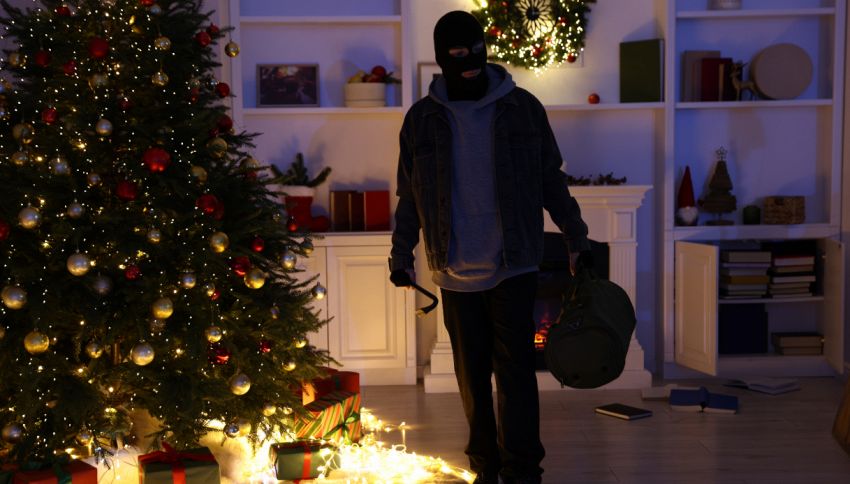 Furti casa a Natale, la tecnica della colla che in pochi conoscono