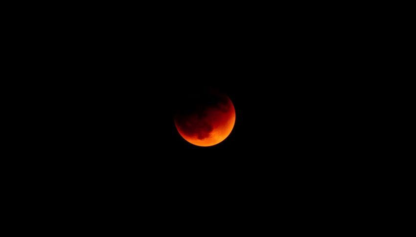 Cosa non fare durante l'eclissi di sangue: le più diffuse superstizioni legate alla super luna del 7 Settembre