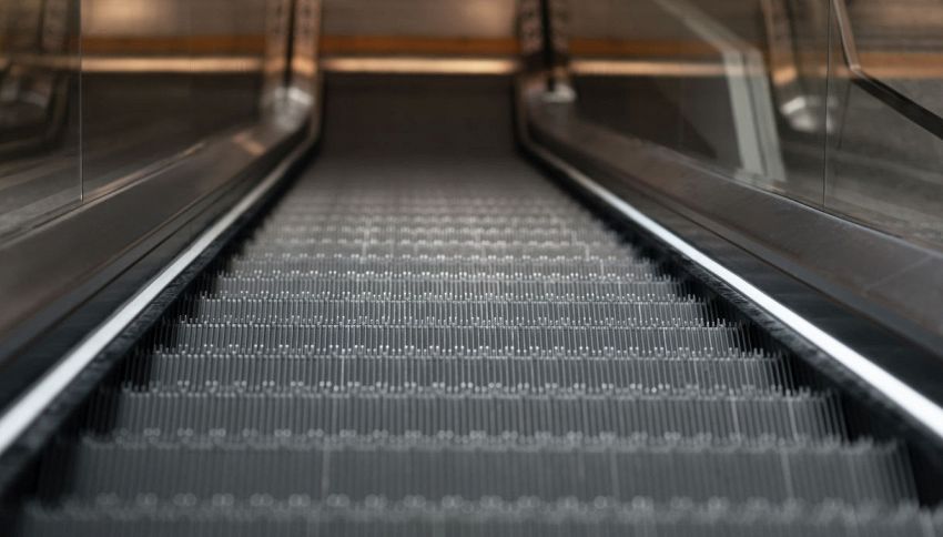 Sai a cosa servono davvero le spazzole delle scale mobili? Non è quello che pensi