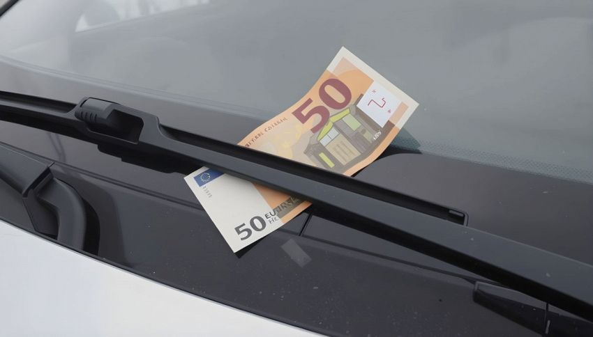 Furti, se trovi una banconota da 50 € sul parabrezza non toglierla: fai così