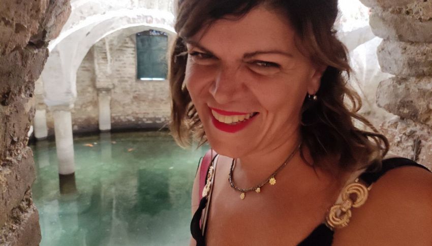 In questa chiesa italiana il pavimento è un acquario: pesci che nuotano sotto i vostri piedi!