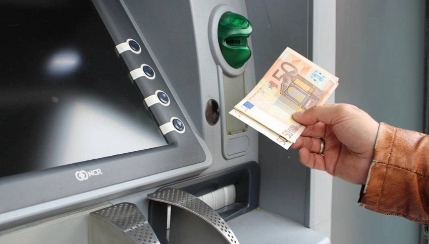 Versamento bancomat, la furbata che molti usano e che funziona davvero