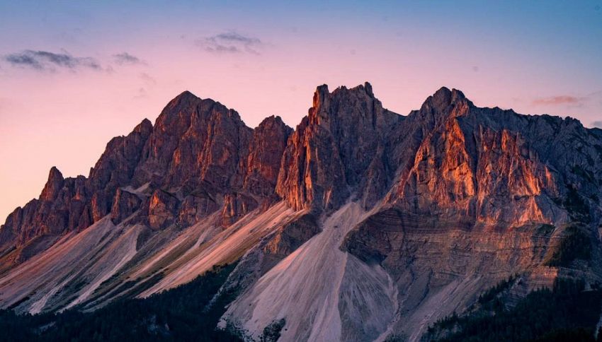 Altro che foliage: è tempo di Burning Dolomites, lo spettacolo infuocato delle montagne d'autunno