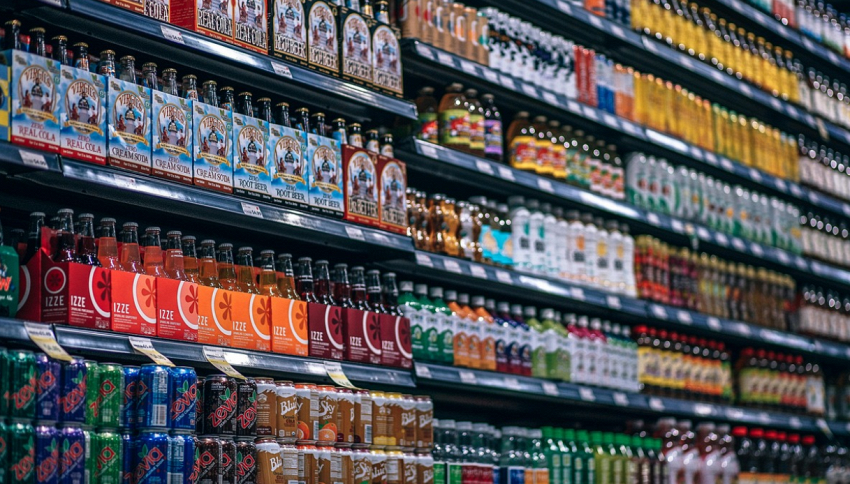 Li compri pensando siano sani, ma sono pieni di zuccheri e additivi: la verità su alcuni cibi del supermercato