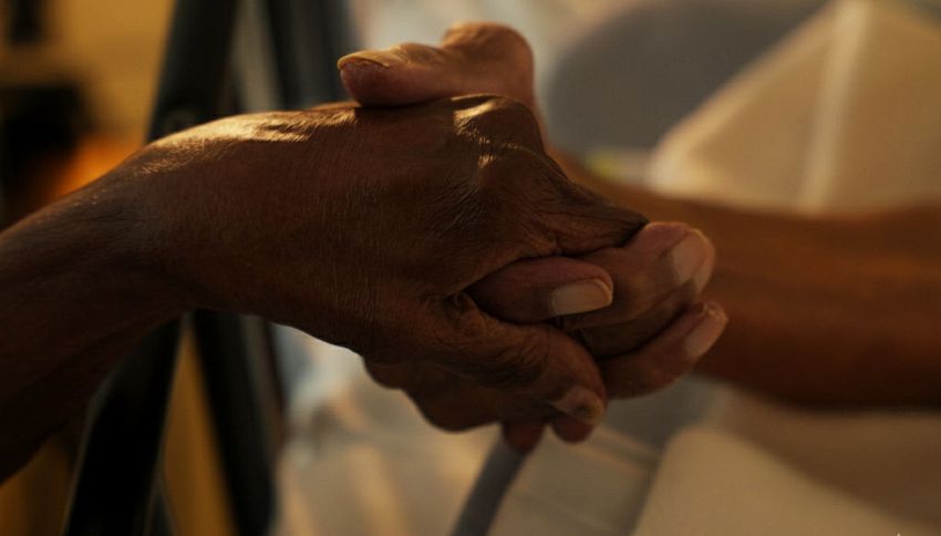 215 anni in due, 83 di matrimonio e un rituale quotidiano: ecco cosa fa ogni giorno la coppia più longeva del mondo