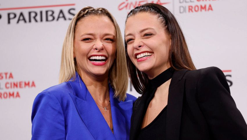 Vip nati il 1° dicembre: tanti compleanni illustri, ma i riflettori sono sulle gemelle Giulia e Silvia Provvedi