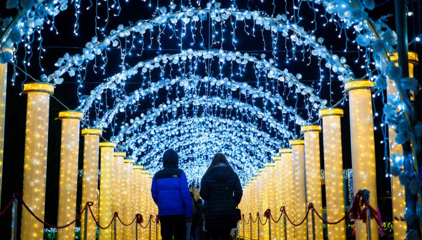 Natale da record: a Leggiuno brillano più di un milione di lucine, torna la magia del Natale più luminosa d’Italia