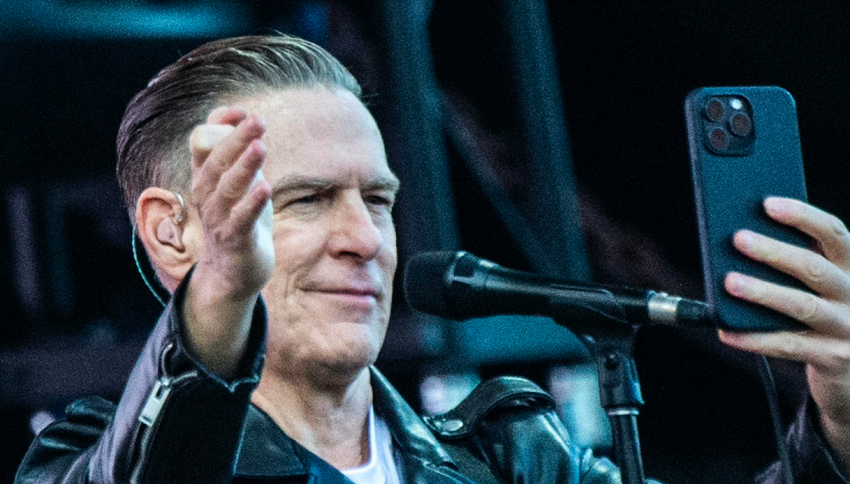 Buon compleanno a Bryan Adams! Il rocker canadese festeggia il 5 novembre insieme ad altri vip