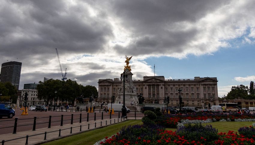 Fantasmi a Buckingham Palace? Le dimore reali più infestate