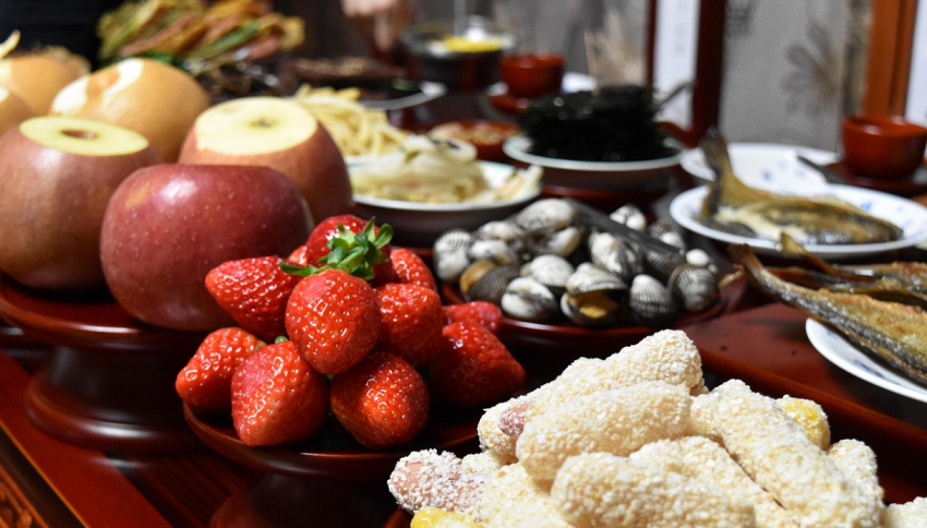 Capodanno 2026, prezzi e men&ugrave; dei cenoni di Cannavacciuolo, Cracco e Vissani: fino a 1.500 &euro; per una cena. Chi &egrave; il pi&ugrave; caro