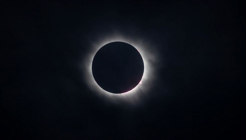 L'eclissi solare del secolo &egrave; in arrivo: 6 minuti di buio scenderanno sulla Terra. Dove sar&agrave; possibile vederla