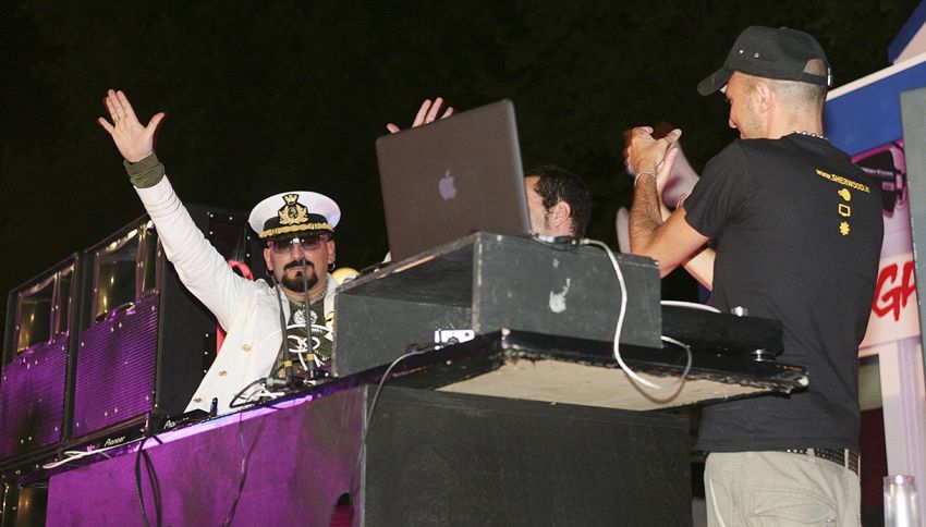 Gigi D&rsquo;Agostino festeggia il compleanno: tutti i personaggi famosi nati il 17 dicembre