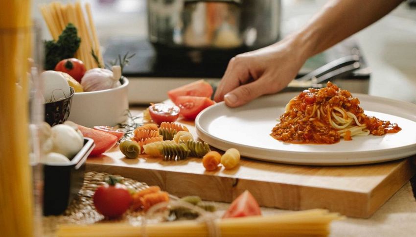 La cucina di Napoli è la migliore al mondo secondo TasteAtlas: quali piatti hanno conquistato tutti? Spoiler: non solo pizza