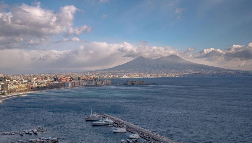 Napoli finisce sulle riviste britanniche: cosa dicono su contagi e ristoranti