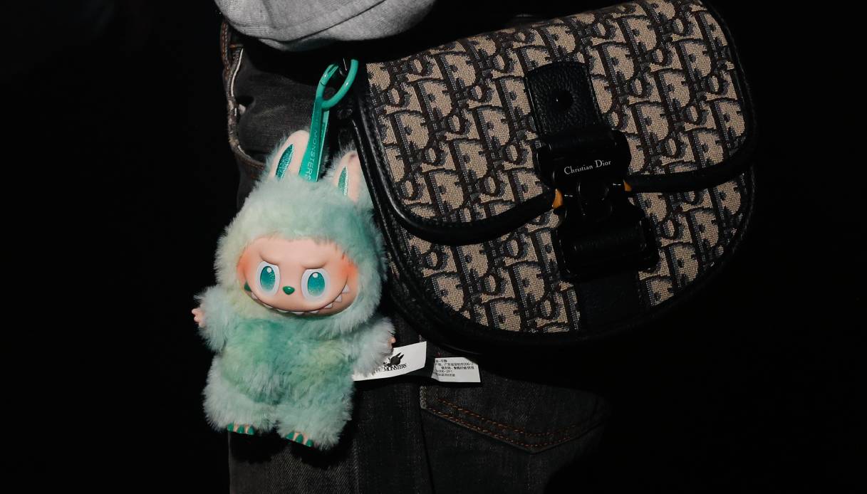 Mirumi, il pelosetto giapponese che costa poco ed &egrave; il nuovo charm 2026 delle borse dei modaioli