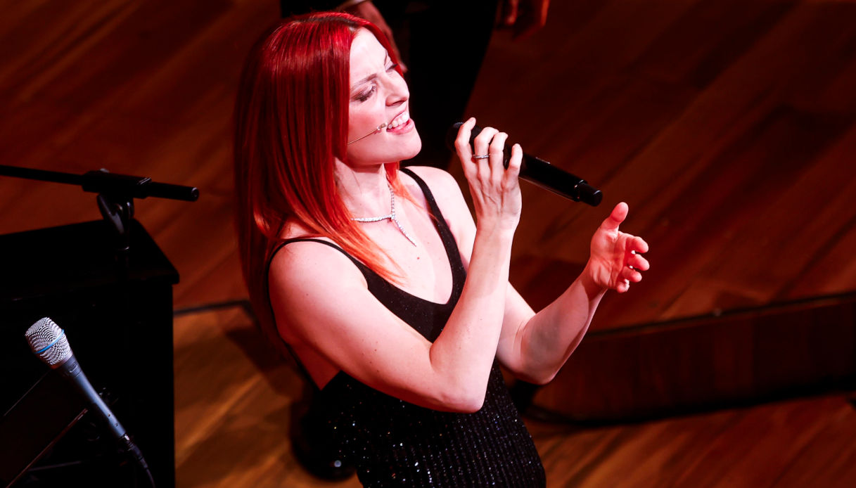 Buon compleanno Noemi, chi sono gli altri vip con cui festeggia il 25 Gennaio