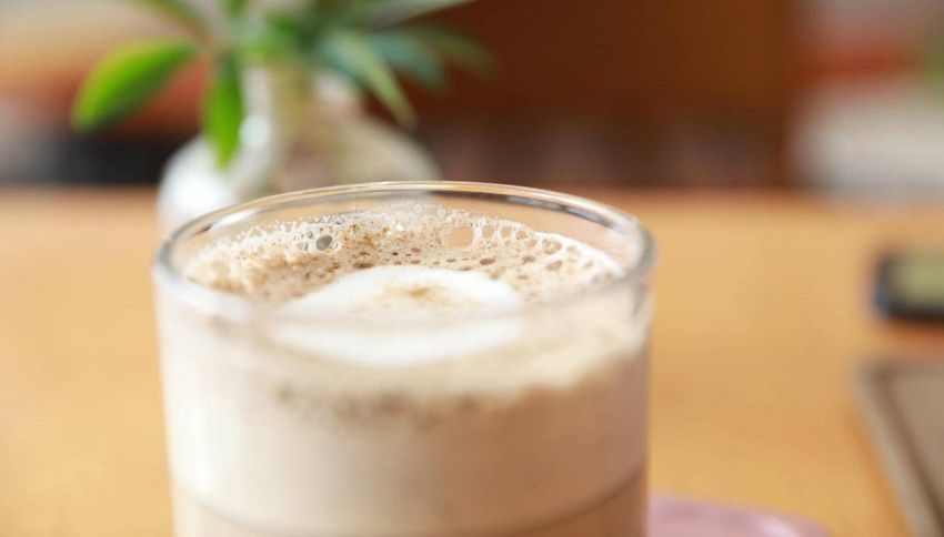 Avena, acqua e un po' di succo di limone: perch&eacute; questa bevanda spopola sui social?