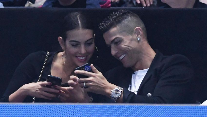 Cristiano Ronaldo e Georgina, in una sola foto ci sono 18 milioni di euro: cosa indossano