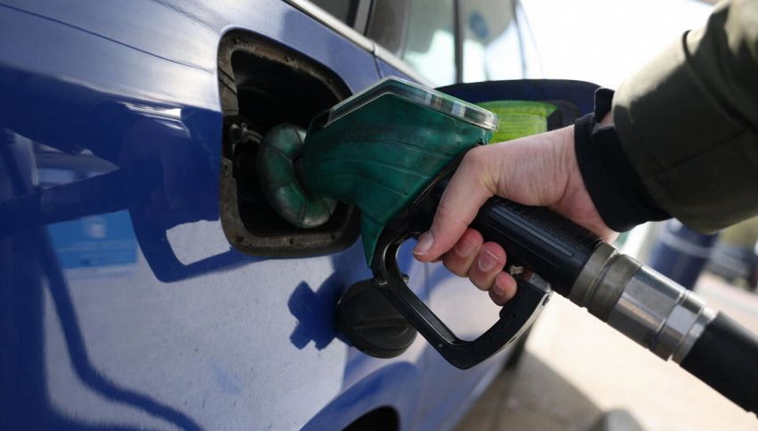 Occhio al "click" della pompa di benzina quando fai il pieno: potresti procurare danni al serbatoio