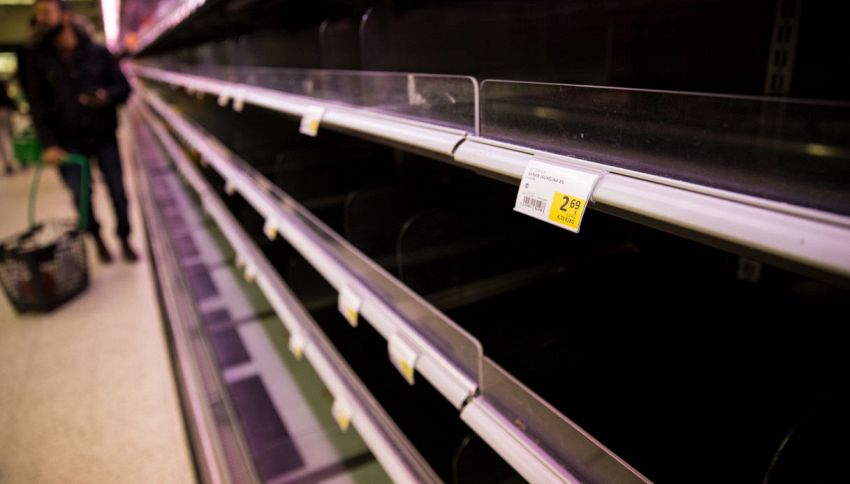 Supermercati a rischio: tutti i cibi e le bevande che potrebbero sparire a causa della guerra in Iran