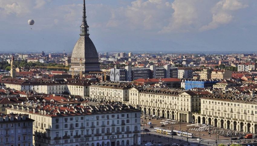 La villa italiana "maledetta" che affascina il mondo torna in vendita: costa meno di un garage (391 &euro;/mq)