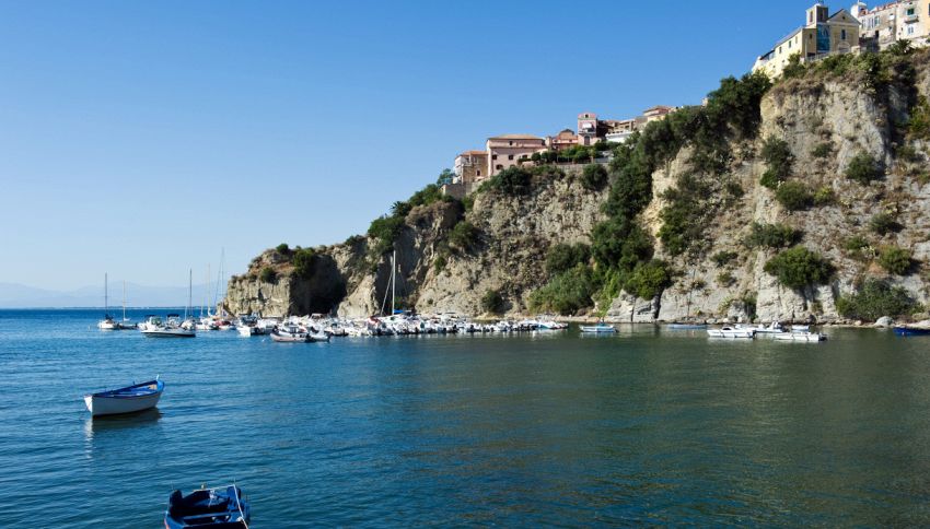 Non &egrave; la Costiera Amalfitana: questo litorale della Campania ha il mare pi&ugrave; pulito del 2026