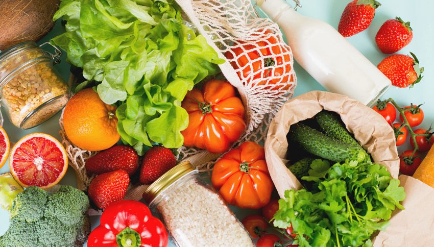 Pesticidi, questi sono i due frutti meno avvelenati: la lista dei prodotti pi&ugrave; "sicuri" del 2026