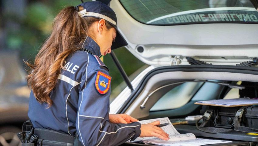 Attenzione alla rotatoria: l'errore che pu&ograve; farti perdere punti e prendere una multa fino a 200 euro