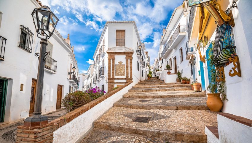 Il borgo bianco nascosto nel sud della Spagna: il gioiello segreto tra le citt&agrave; pi&ugrave; belle del mondo