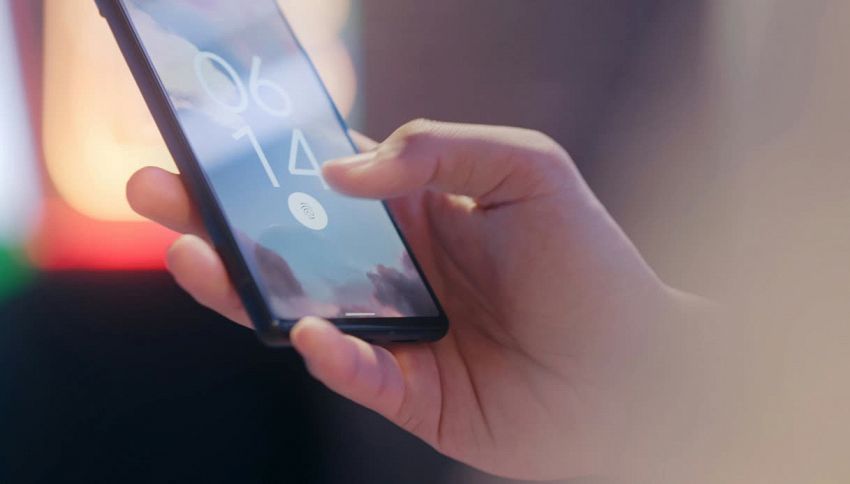 Attenzione a mostrare le dita nelle foto: con l'AI vi possono rubare le impronte digitali