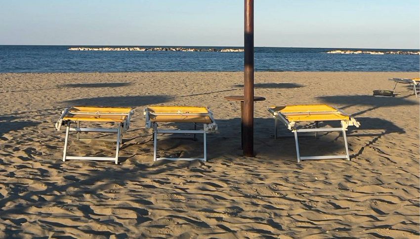 Quali sono le spiagge pi&ugrave; economiche d'Italia: dove coster&agrave; di meno affittare lettino e ombrellone