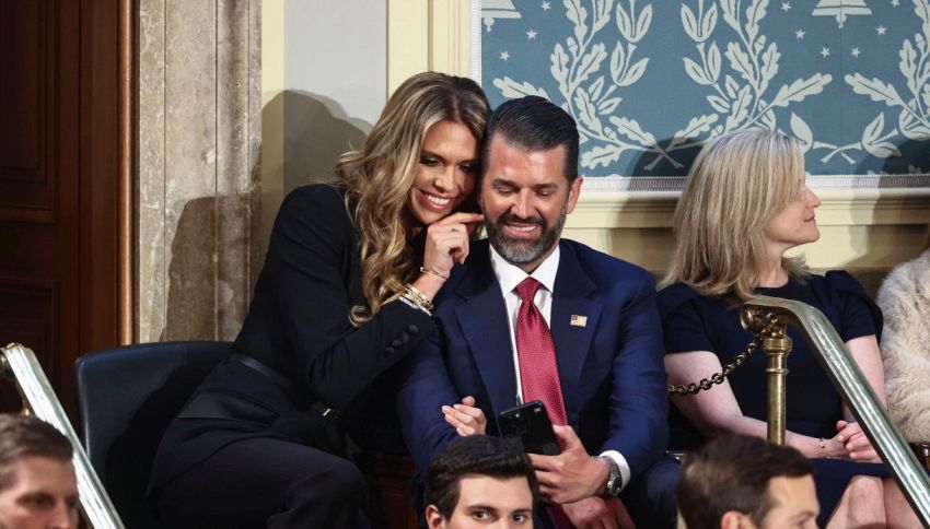 Fiori tropicali, isola privata e pochi invitati: il matrimonio del figlio di Trump sembra un film hollywoodiano
