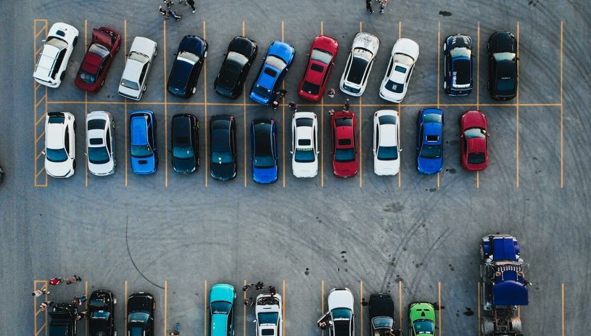 Se ti rubano l'auto in un parcheggio non custodito, non puoi chiedere i danni? Fai attenzione al cartello