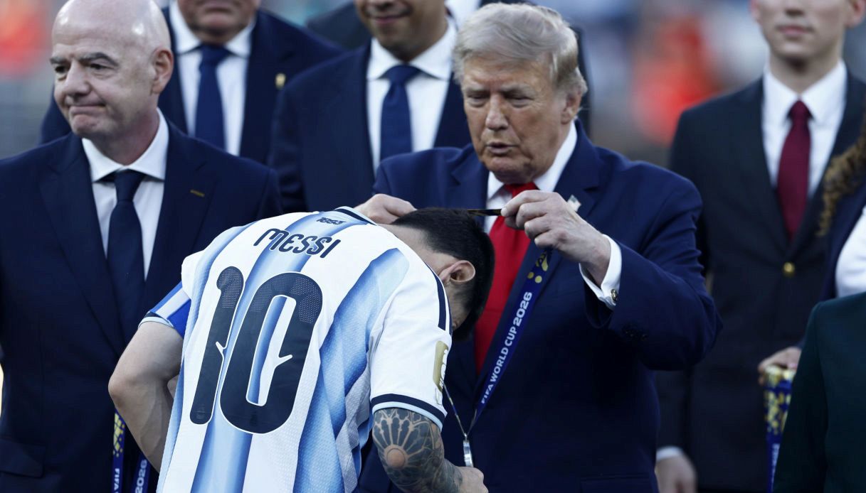 Mondiali, Donald Trump fa una gaffe imbarazzante mentre le stelle dell'Argentina prendono le medaglie del secondo posto