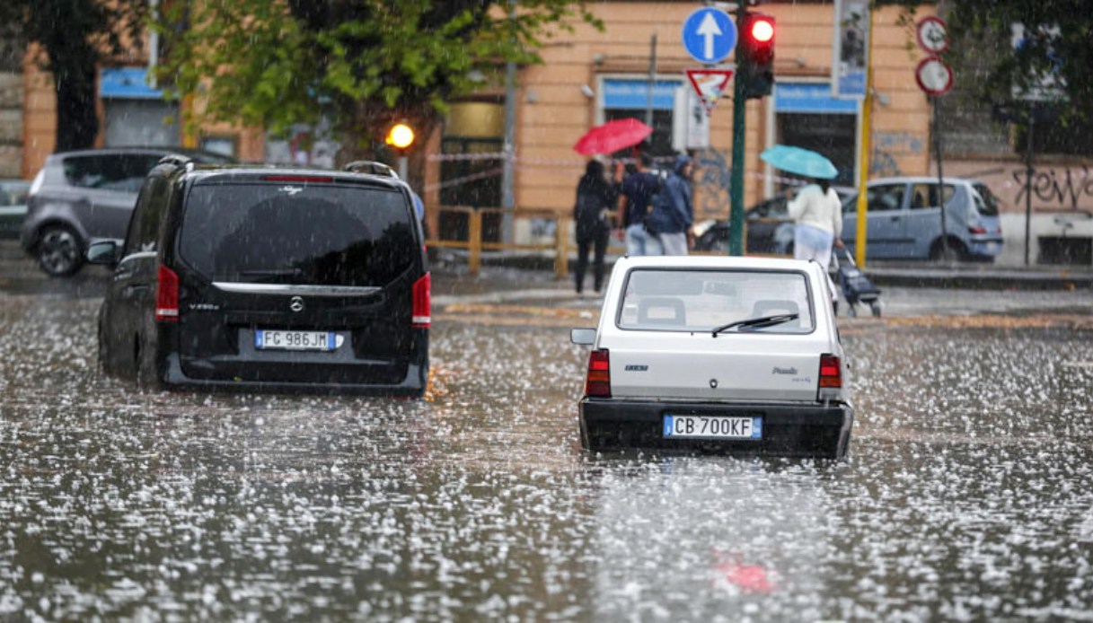 Meteo, cambia tutto: arrivano nubifragi, venti a 145 km/h e grandinate. Ecco quando