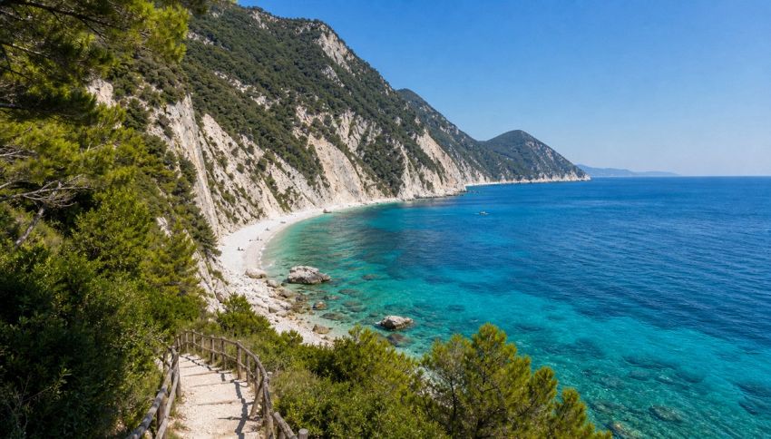 Le 6 spiagge libere pi&ugrave; belle d'Italia secondo il Guardian: dal Conero a Pantelleria