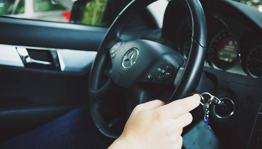 Nuovo Codice della Strada, senza PEC non potrai pi&ugrave; fare la revisione n&eacute; vendere l'auto: cosa cambia