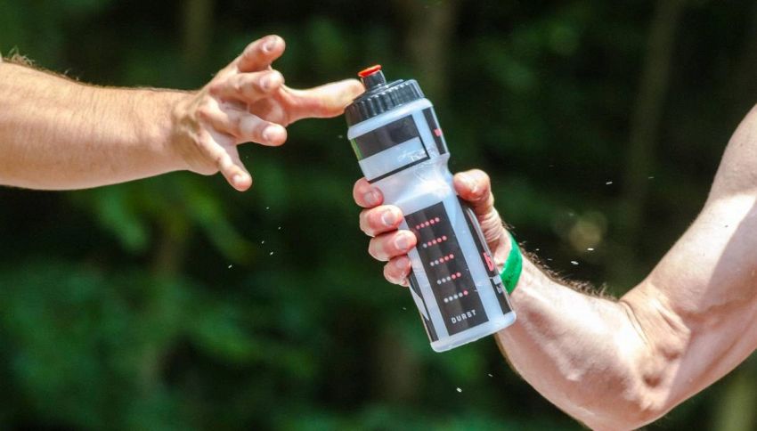 L'errore che molti fanno con l'acqua durante l'allenamento (e in estate &egrave; ancora pi&ugrave; rischioso)