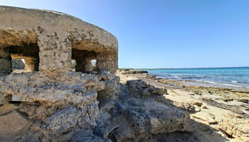 Salento, spiaggia dei bunker: ecco perch&eacute; sembra di stare ai Caraibi