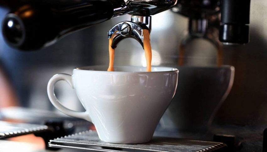 Pi&ugrave; caff&egrave;, meno grasso e pi&ugrave; muscoli: cosa ha scoperto lo studio su 2.200 persone
